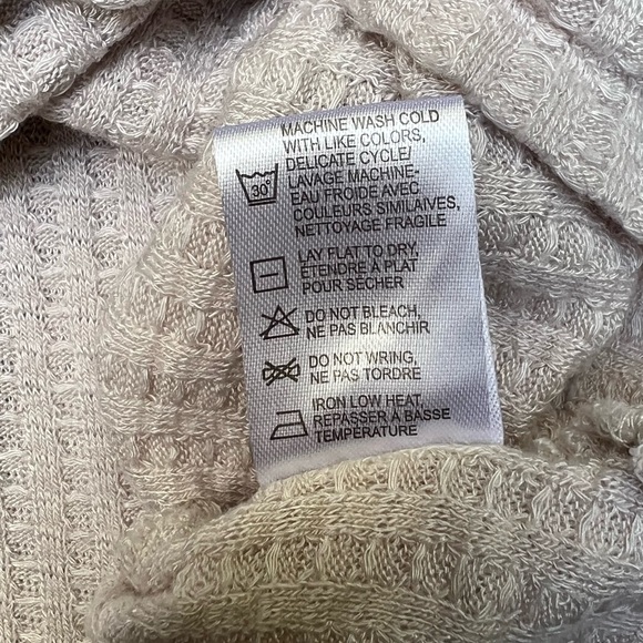 Revolve Chaser V Neck Snap Front Henley XS EUC - Picture 8 of 9